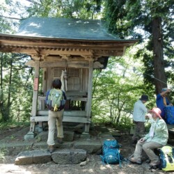 松ヶ嶽神社に登山の無事をお祈りします。