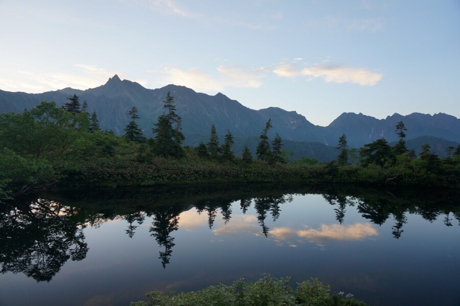 早朝の鏡池