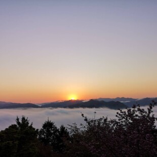 寺山からのご来光と雲海^_^
いいことありそう…