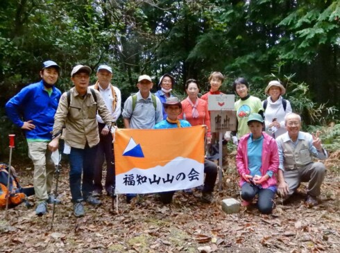 宝山頂上で全員の記念撮影です。
