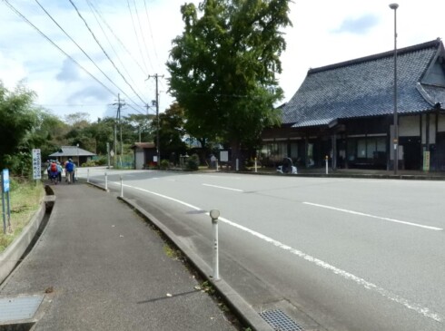 出発したお堂に戻ってきました。