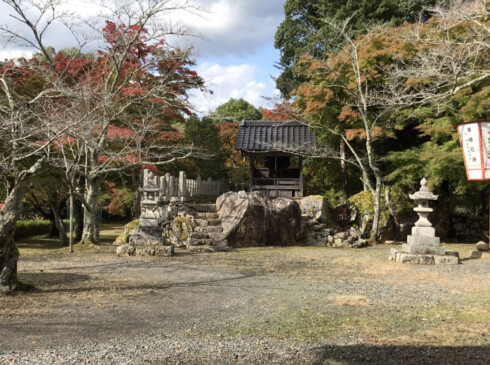 陣屋のすぐ後ろにあるお堂です。ここの風景を描いたメンバーもいました。