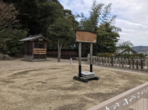 毎年10月のスポーツの日には、摂社,杉末神社の伝統行事「赤ちゃん初土俵入り」が行われます。赤ちゃんが神さまと相撲をとり、神聖な土俵の砂をお尻に付けることで健康を授かるとされています