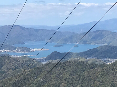三国岳への稜線上から舞鶴湾を望む