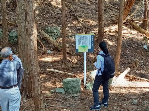 荒神峠、左水尾と右落合、愛宕山は真っ直ぐここからがしんどい