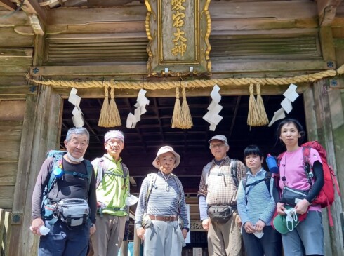 神社の方にニッコリ、Twitter用も取ってもらった