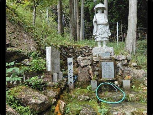 弘法大師ゆかりの「狸穴命水」