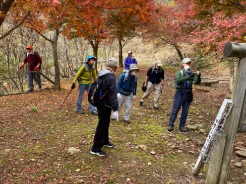 広場に出てきました。ここも紅葉ポイント!!