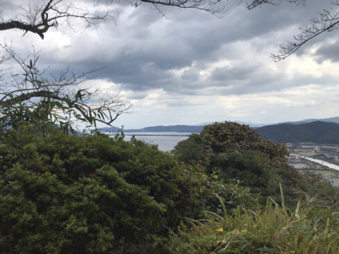 少し別角度から見た天橋立。「ここも良い景色だね。もう一枚描く?いやもう充分です」