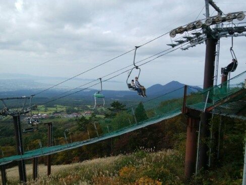桝水高原の天空リフト。ゆっくりと高度を増す感覚は楽しく、気分は高原リゾート。