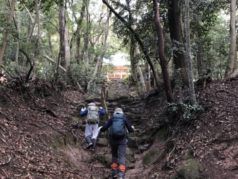 この先の石段を上がれば、虚空蔵堂です。