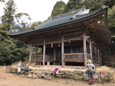 9:55虚空蔵堂に到着。聖徳太子の開基伝説がある古刹。