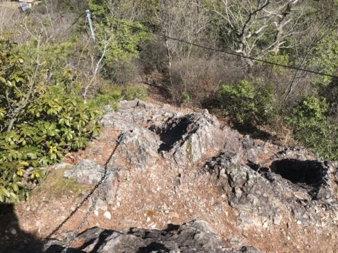 草野駅方面への下山。岩場発見!!テンション上がります。