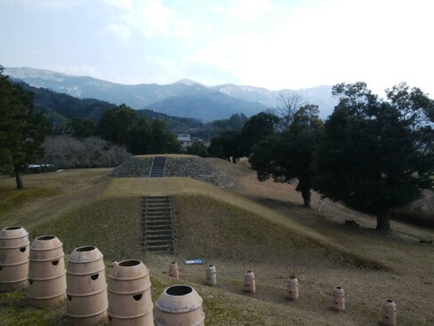 残雪を頂く大江山連峰。古代の人々も同じ風景を見ていたのだと思うとまさにタイムトリップ。