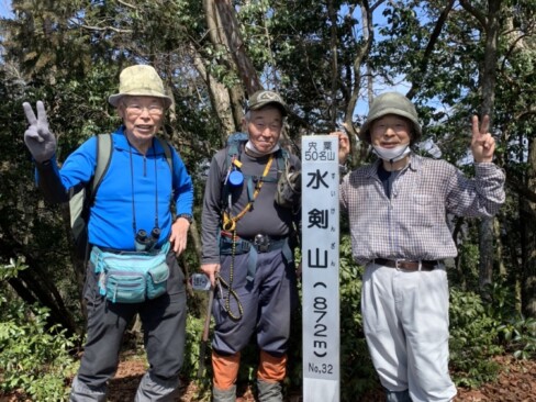 宍粟50名山完登を目指すメンバー