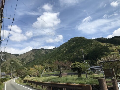 今日歩いた山並みの一部。ほんまに、よく歩きました(^^♪