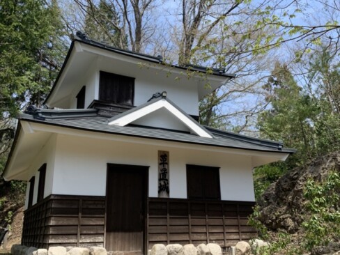 下山口にある草置城!!立派!(^^)!