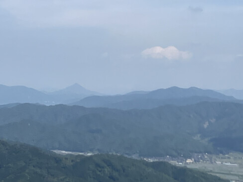 遙か遠くに青葉山の姿も望めます。