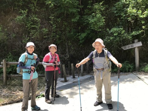 みんな笑顔で、無事下山!!リーダー、ありがとうございましたm(__)m