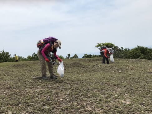 11時7分、千丈ケ嶽。ガラスの割れたのやプルタブがたくさん落ちていました。