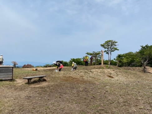 細かいガラスがたくさんで、「子どもを遊ばせられないなあ」と・・・