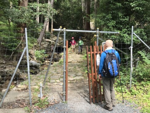岩龍寺の奥にある獣除けの柵まで帰ってきました。お疲れさまでした!