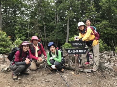 本日3座目「三日月山」到着。あーーー、えらかった。