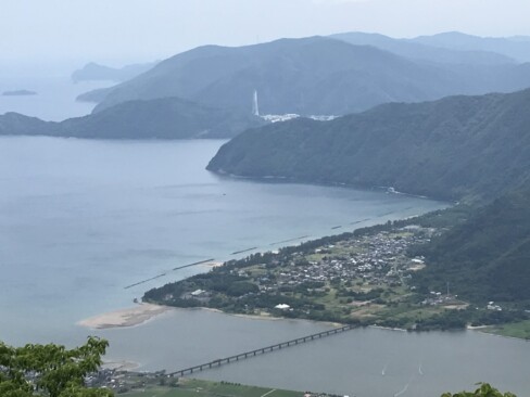 由良の鉄橋・・・何度見ても絶景です。ちょうど電車がやってきました!!
