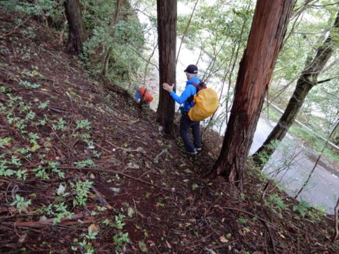 今日一番の難所・・・足場もありません。