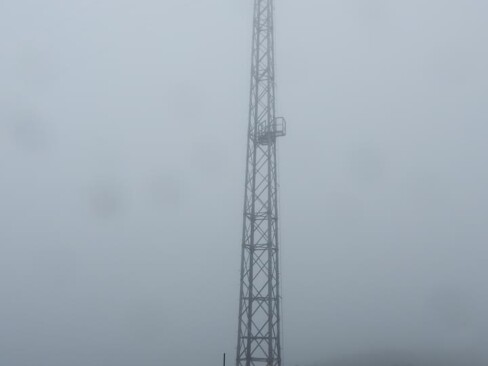 11時52分、鉄塔No.44の下にやってきました。