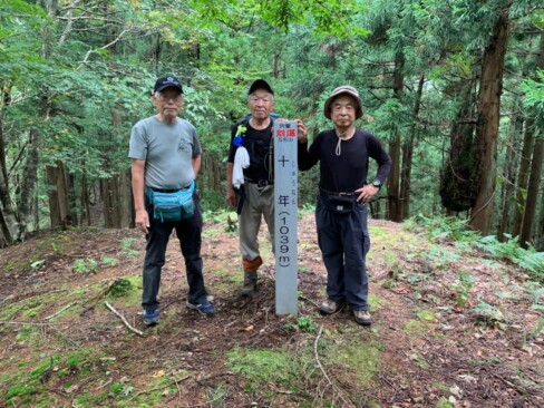 12時、十年山頂に到着(^O^)/標高1039m。