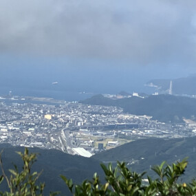 敦賀の市街と海を一望。