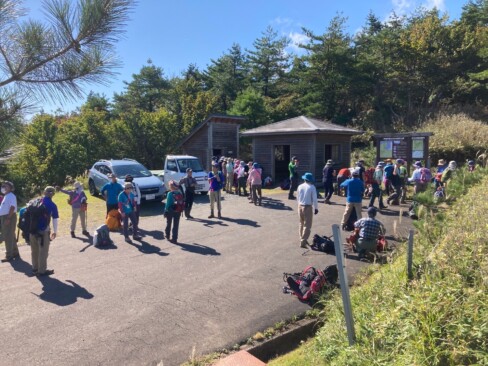 鍋塚駐車場でいったん休憩。