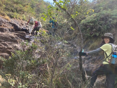 この岩場を登って、北方縦走線へ。
