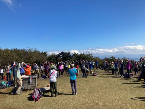 千丈ケ嶽山頂でのクイズ大会!!豪華賞品を目指して、大いに盛り上がりました。
