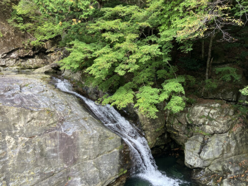 みたらいの滝。