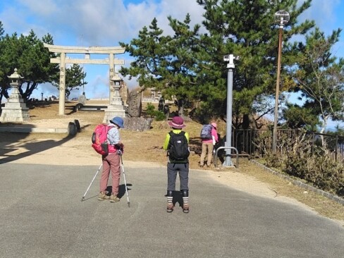 深山山頂(標高790.5m)。360度見渡せます。