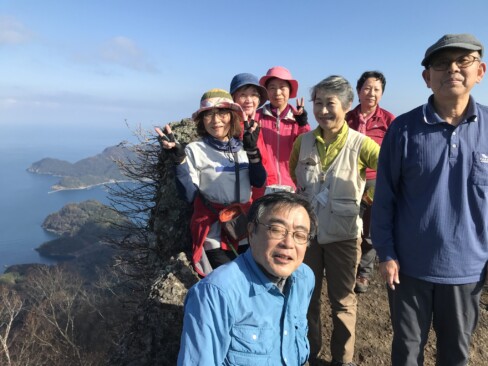 10:52西峰到着です。絶景&真っ青な空!!