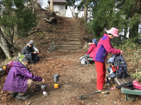 エネルギー充填して、西峰へと戻ります。