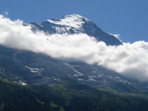 2009.7 アイガーを望む(T・N)