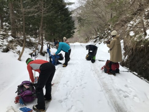 衣服調整。特に冬は汗をかかないようにこまめに調節します。