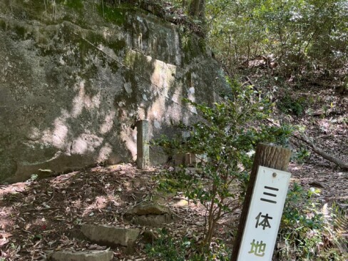 岩船寺から浄瑠璃寺の間は、石仏巡りの人気コースです。