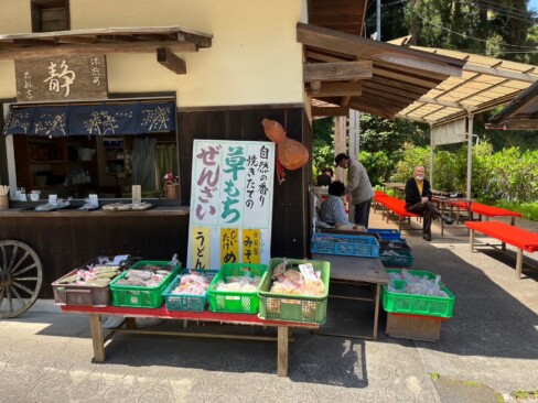 いい感じのお店が!!草もち・ぜんざい、、、おいしそう(*^^*)