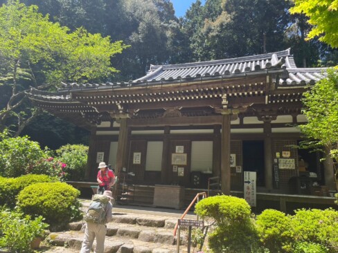 本堂にお参り。