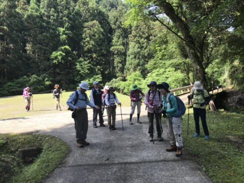 登山前の準備は念入りに。それにしても、いい天気になりそう(^O^)/