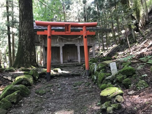 50分ほどで、於成(おなる)神社に到着。
