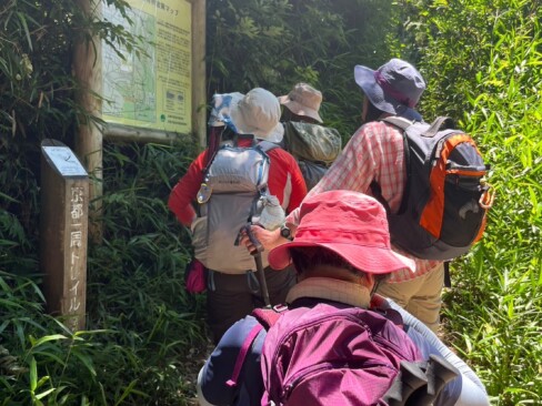 ここから清水山に向けて山道に入ります。(標識17)