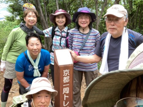 松尾山(標高276m)到着。標識35。
