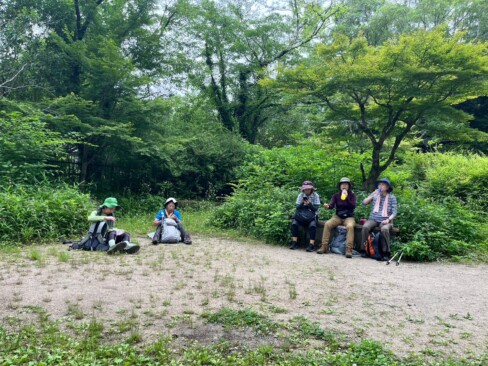 鈴虫寺近くの公園で昼食休憩!!