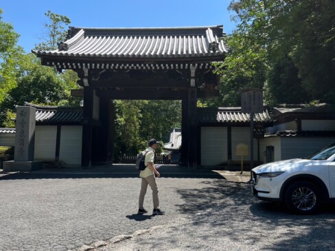 泉湧寺前を通過。このコースはお寺がたくさんあります。
